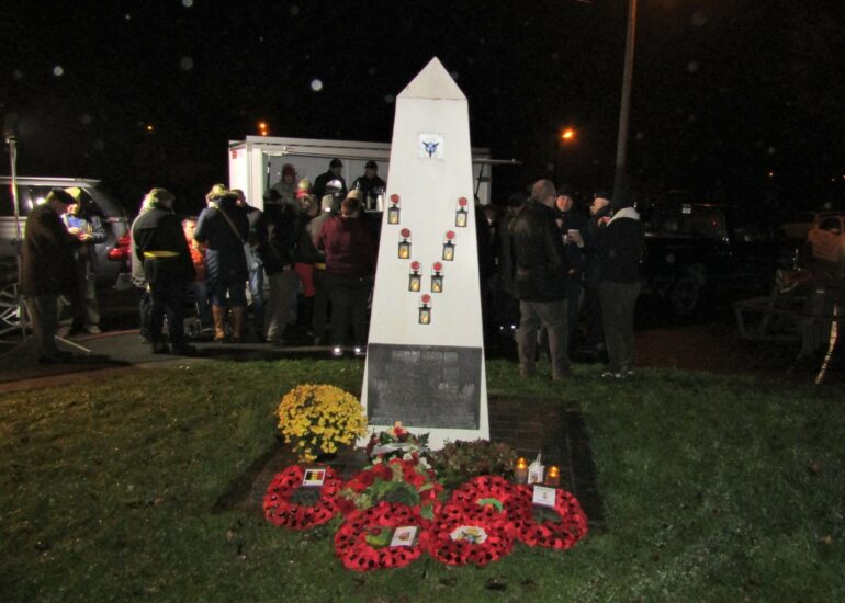 herdenkingsplechtigheid aan het monument