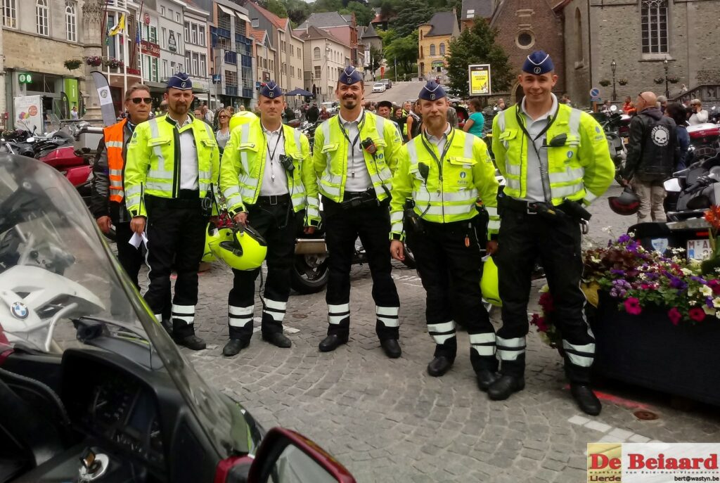 Politie motards op de markt te Geraardsbergen