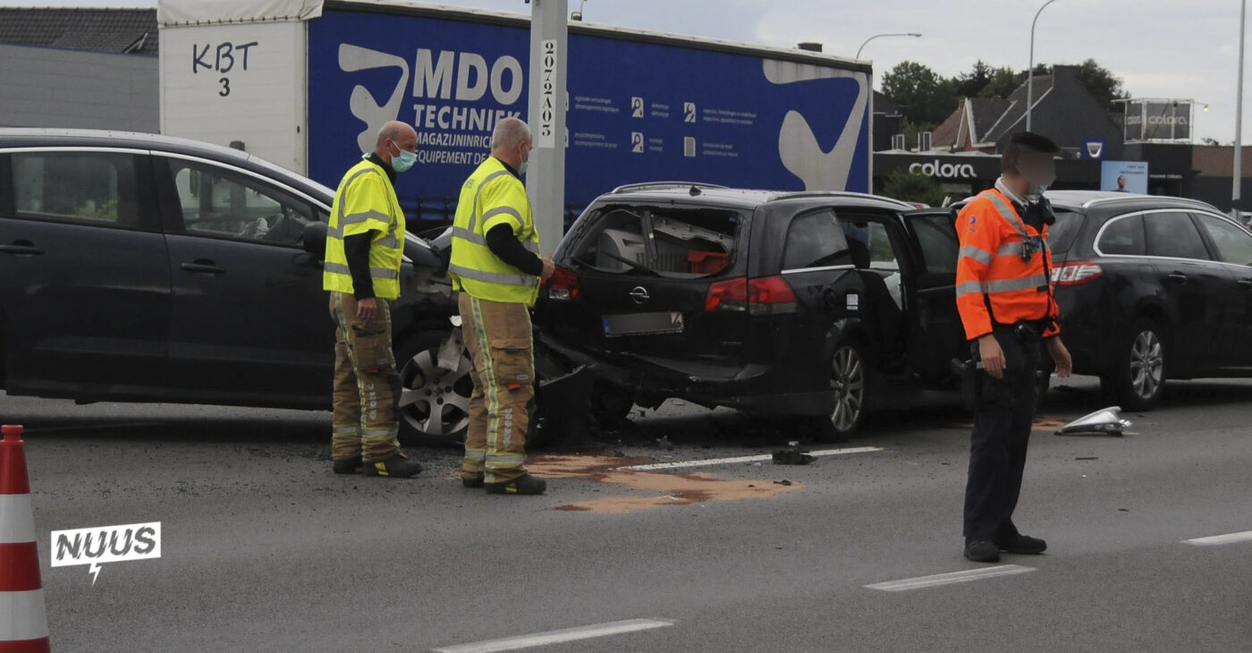 Gewonde Bij Kop-staartbotsing Kruispunt 't Vosken - NUUS