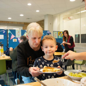 Huis van het Kind bakt pannenkoeken om pleegzorg