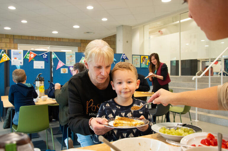 Huis van het Kind bakt pannenkoeken om pleegzorg